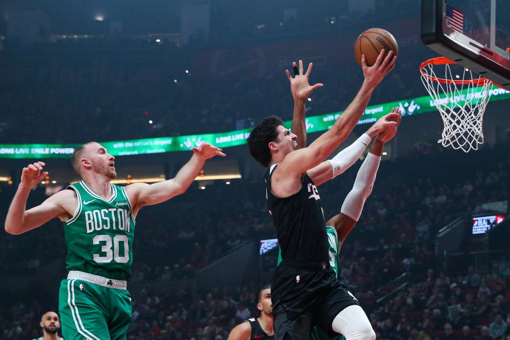 她不仅帮助 她不仅帮助